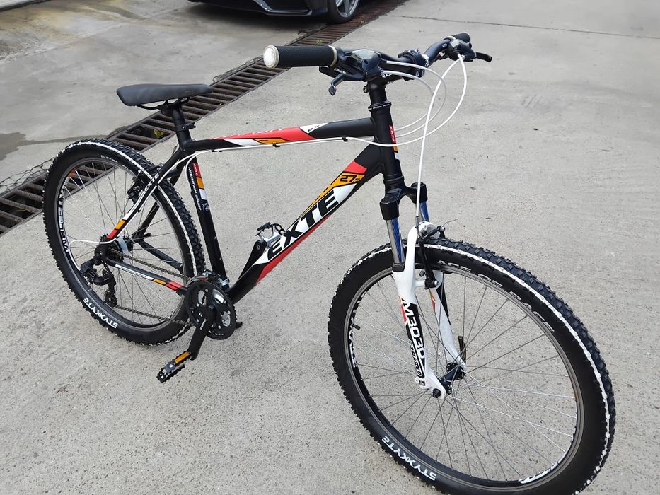 Vând bicicleta din aluminiu