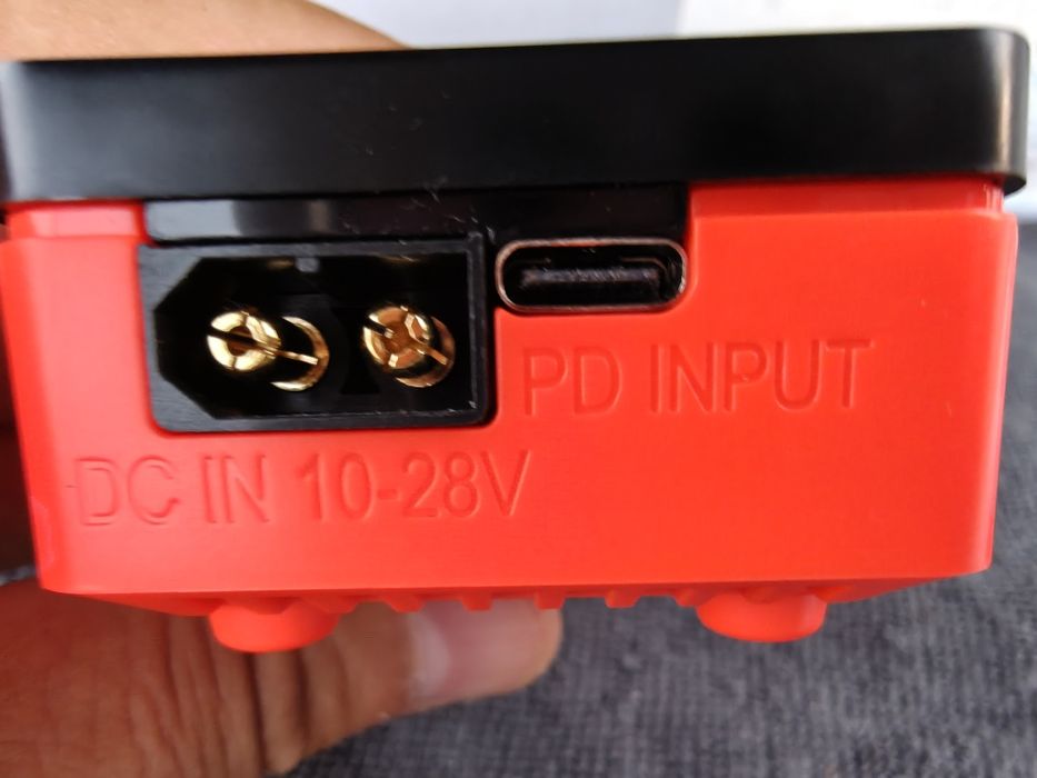 Incaracator acumulatori SkyRc B6 Neo