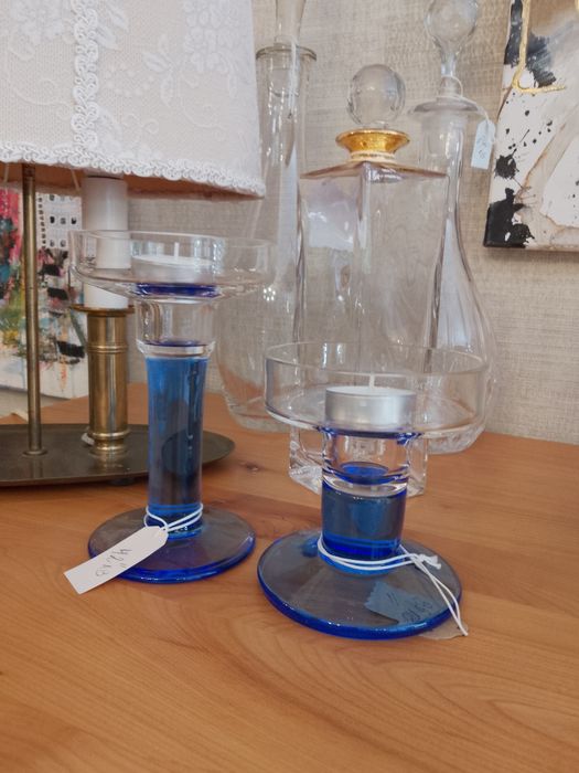 Стъклена симфония в синьо