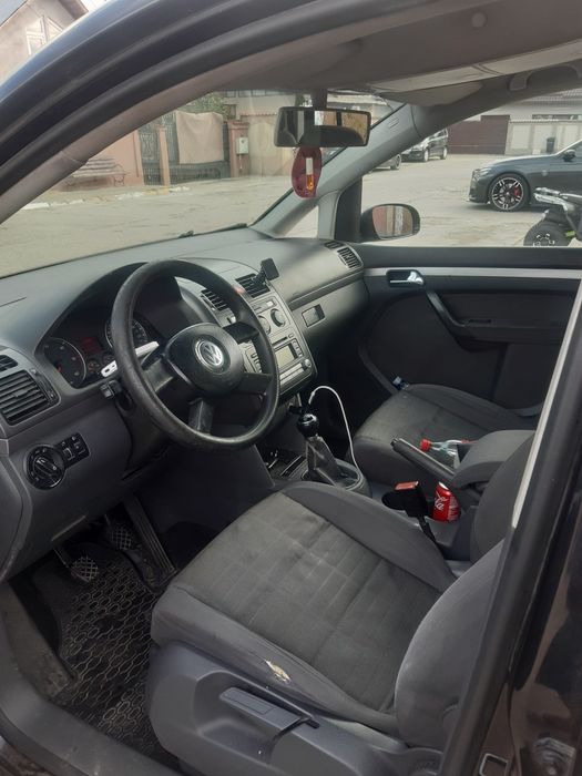 Volkswagen Touran 2005 diesel, 2.372 € — imagine 4