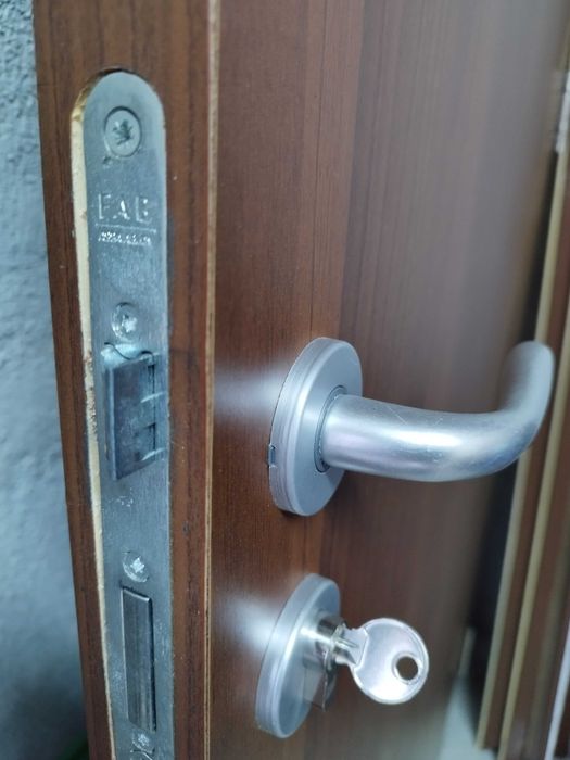 Интериорна врата