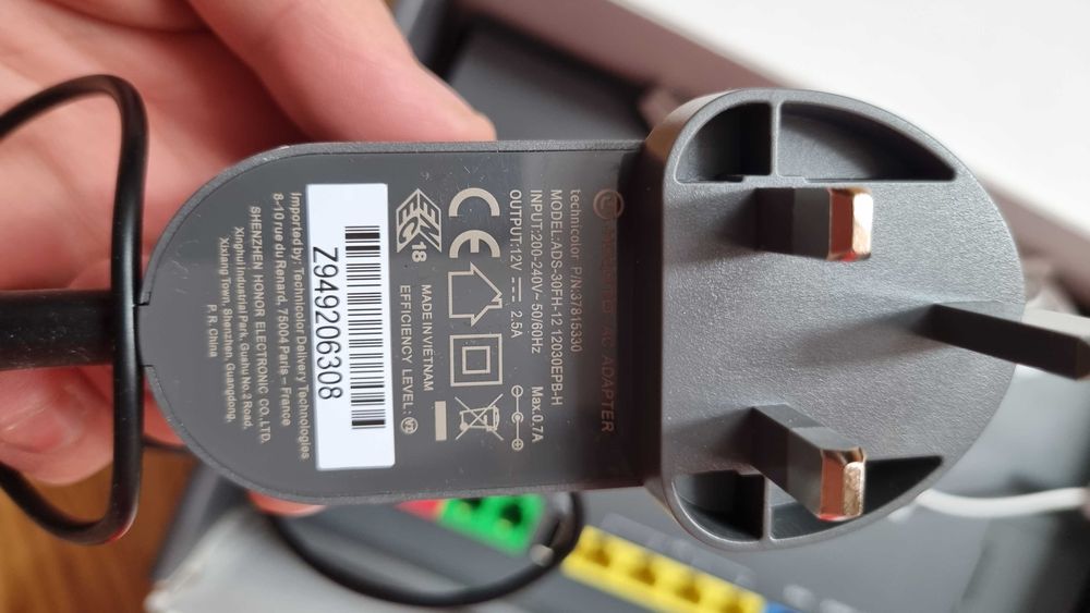 2x Routere Vodafone WIFI HUB THG300 Dual Band/ Router Vodafone HHG2500