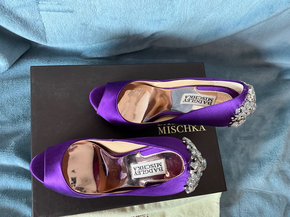 Нови изящни обувки  Badgley Mischka Kiara Purple Satin size 37