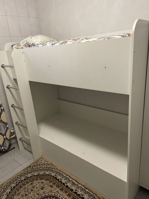 Двух ярусная кровать со шкафчиком