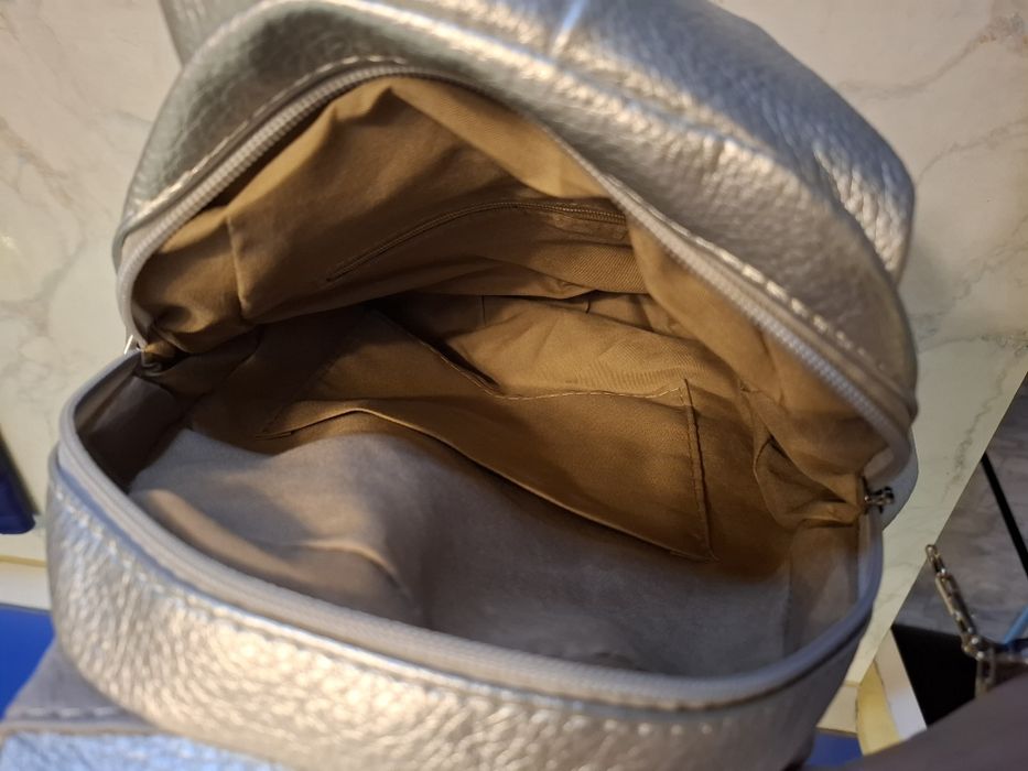 Дамска кожена раница