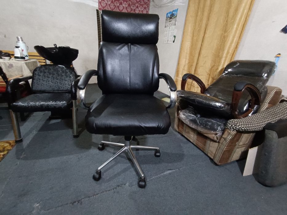 Кресло офсное  эко кожа