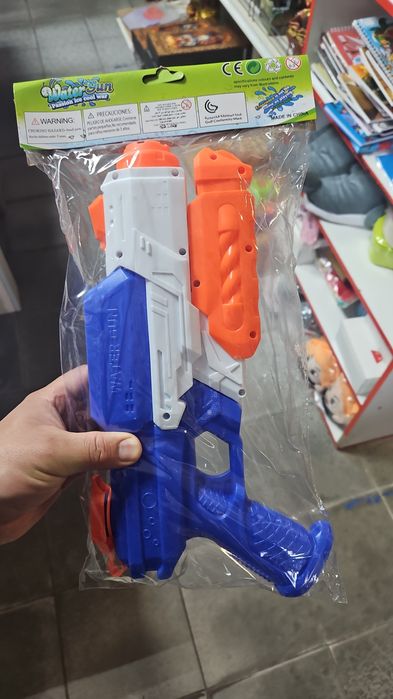 Водные пистолеты