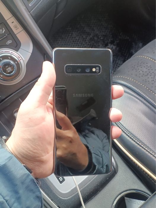 Продам Samsung S10 plus