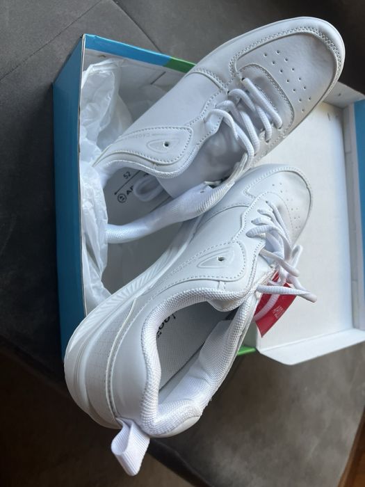 Маратонки - бели