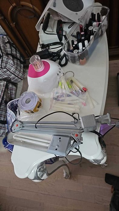 маникюр, лампа, пылесос и т.д.