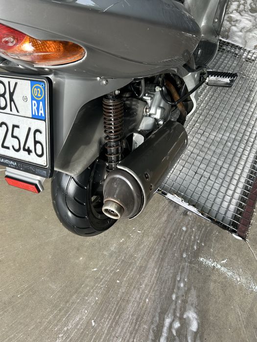 Scuter aprilia leonardo