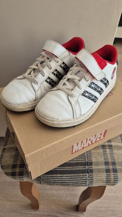 Кроссовки адидас