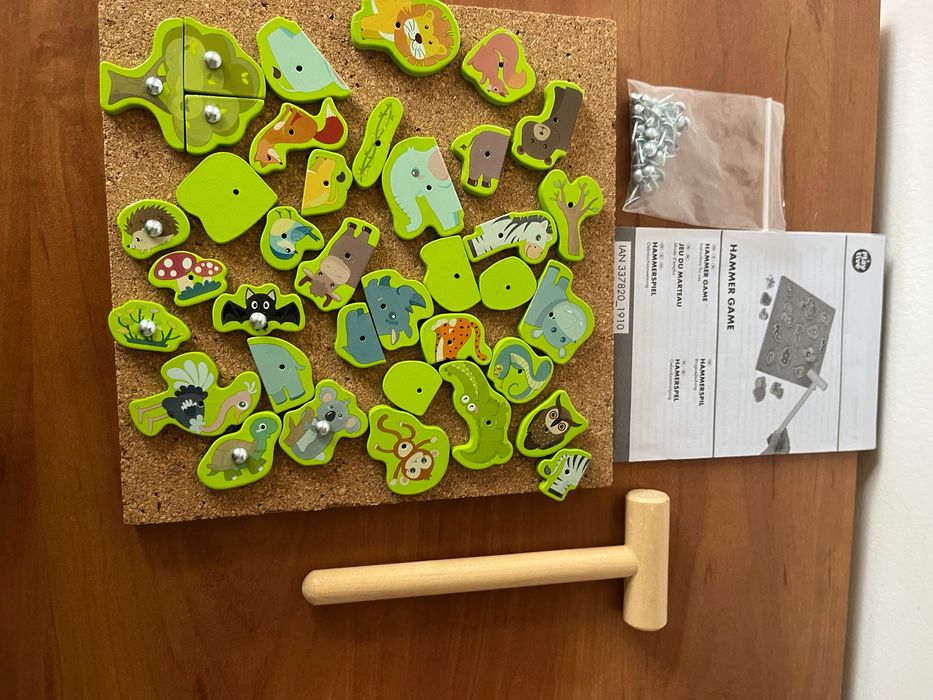Дървена игра с табло, животни и чукче