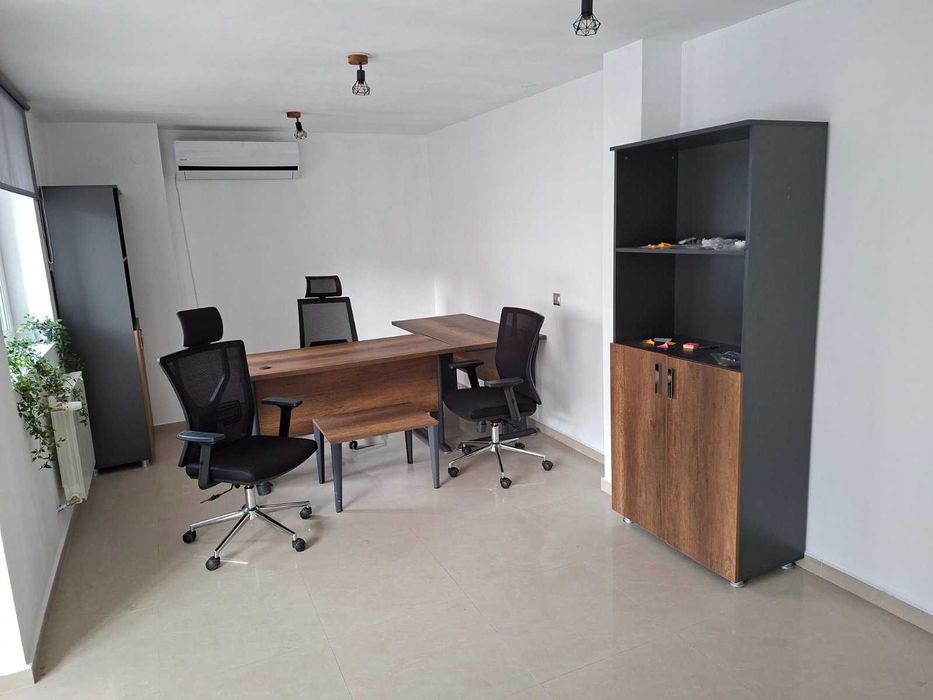 Мебели за офис: бюра, секции, столове