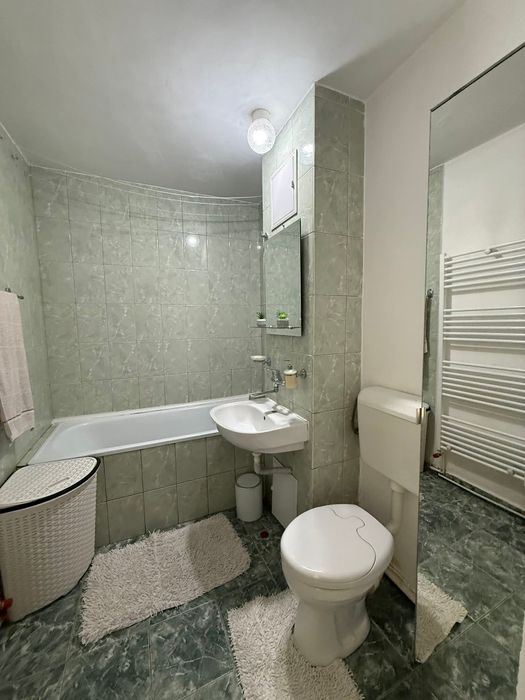 Închiriez apartament cu 2 camere
