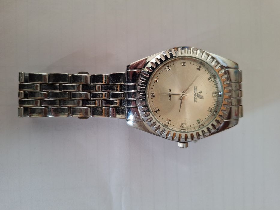 Продавам оригинален луксозен часовник "ORLANDO".