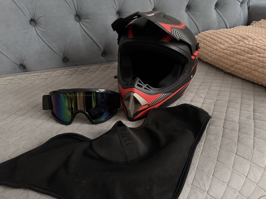 шлем с очками и маской