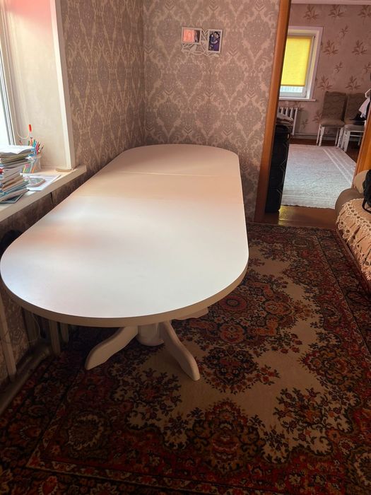 Продам белый стол