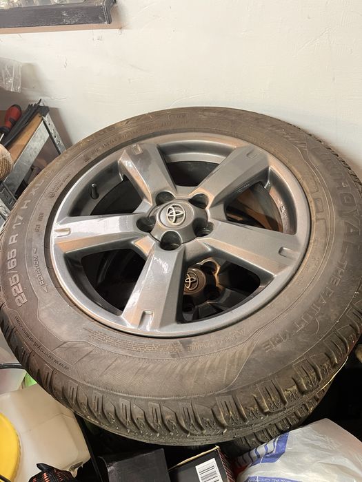 Джанти 17х7J, 45, 5x114 със зимни гуми 4 бр. UNIROYAL - RAV4
