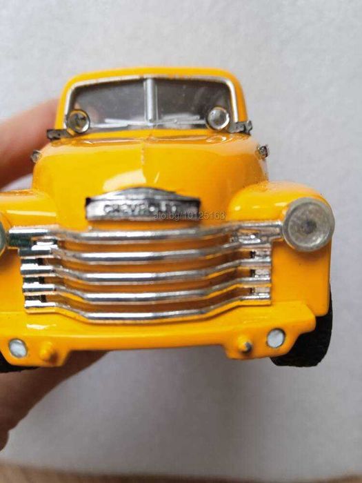 Кола Количка SHEVROLET SUBURBAN 1950 от Kinsmart