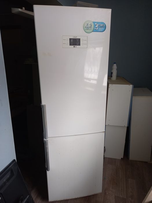 Холодильник работает