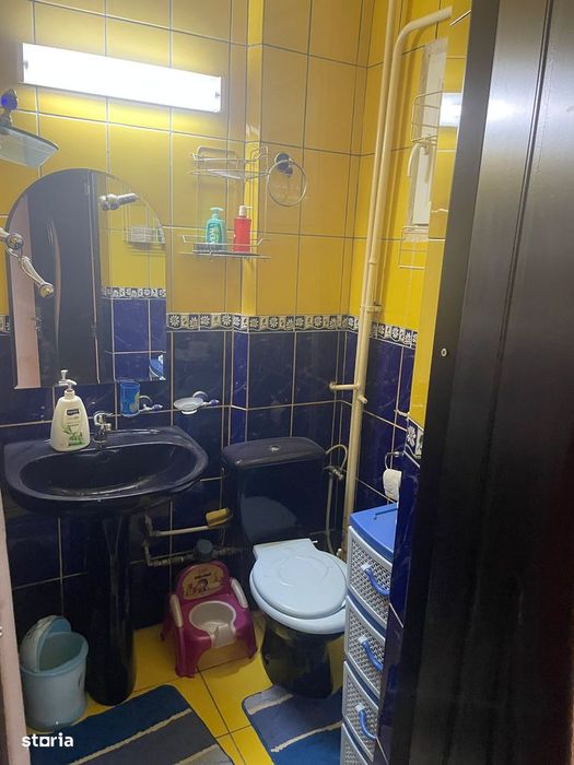 Apartament 3 camere, balcon, etaj 2, lift nou, zona F-uri, mobilat