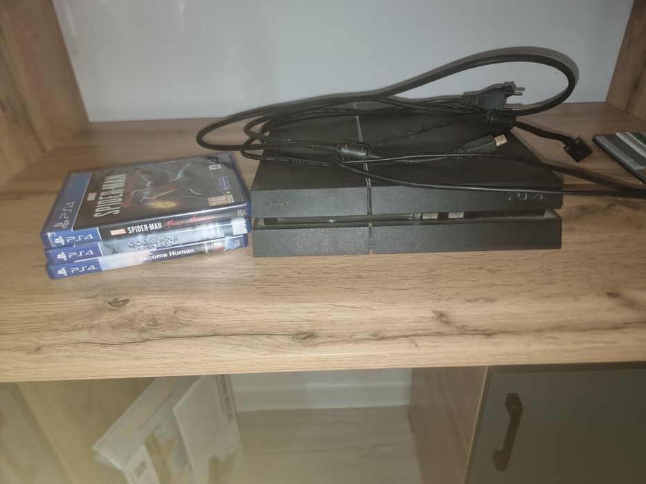 Sony PlayStation 4 FAT + 3 топовых диска (без геймпада)