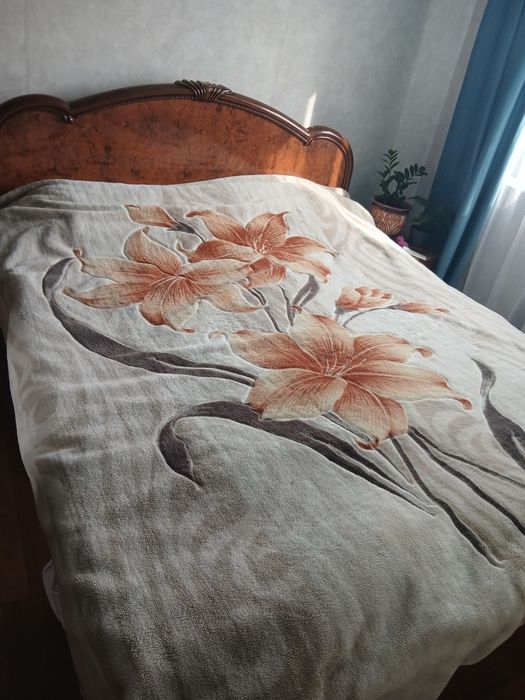 Плед.покрывало в хорошем состояние