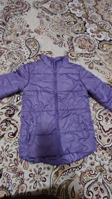 Продам куртку на девочку в отличном состоянии.