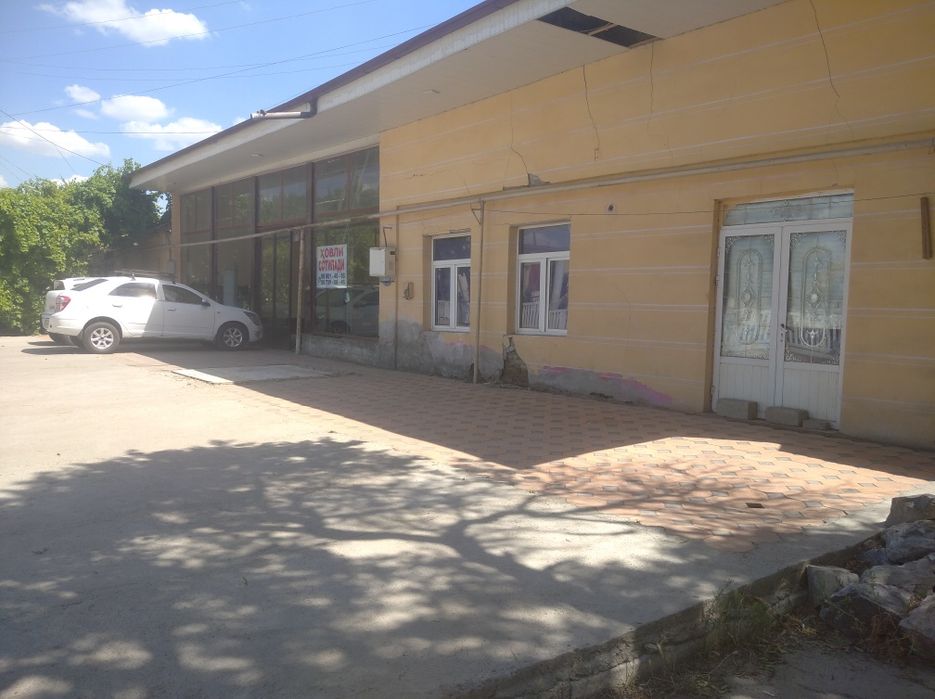 Hovli sotiladi.Biznes uchun qulay joy