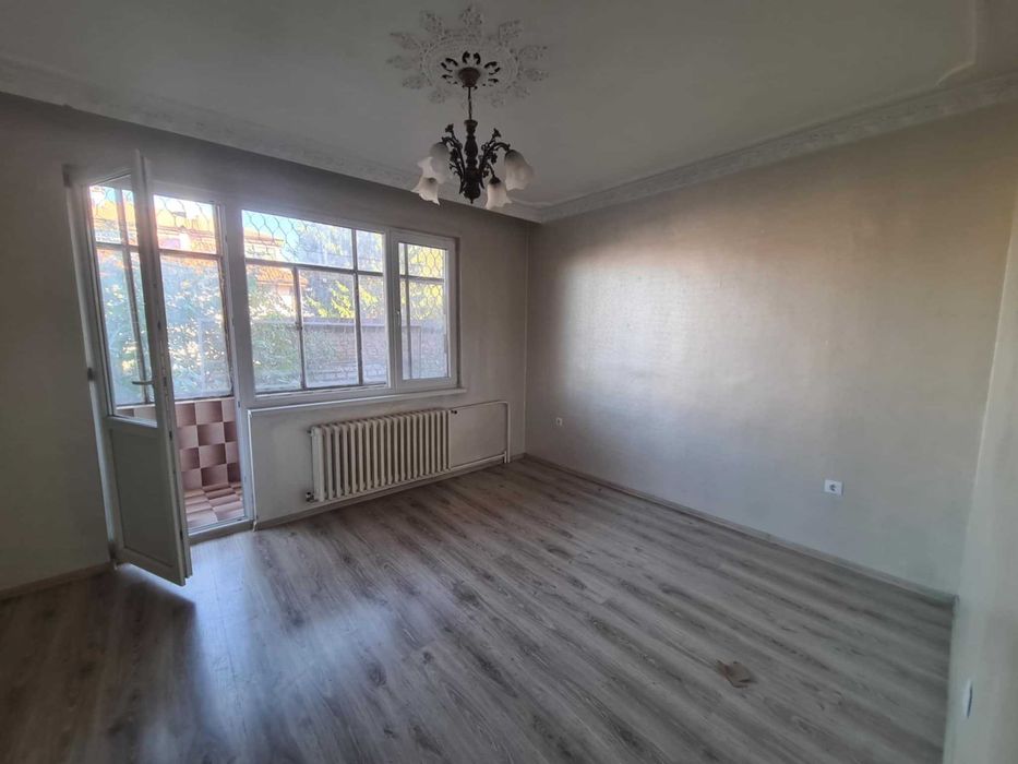 Продава се Четиристаен апартамент в Хасково, Македонски - 122 кв.м за 753 €/кв.м - Снимка #3