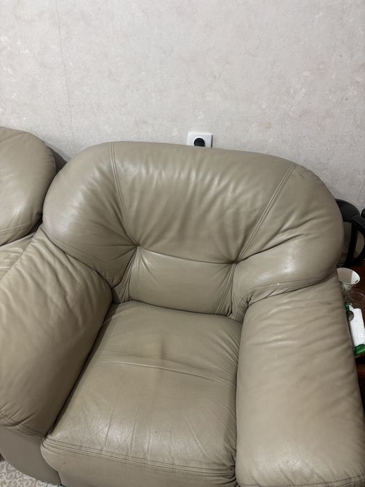Продам кожаный диван