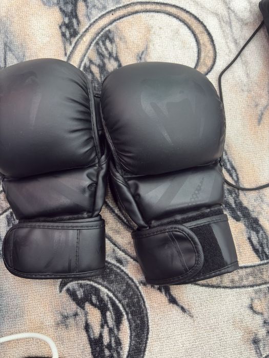 Продам перчатки ММА