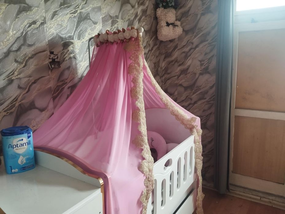 Продавам циста новоа кошара със  две лица