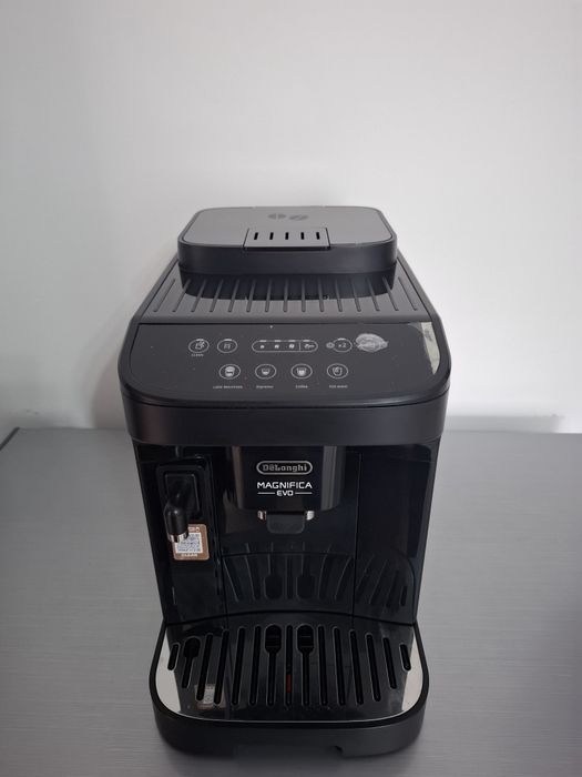 Espressor automat DeLonghi Magnifica Evo – stare excelentă