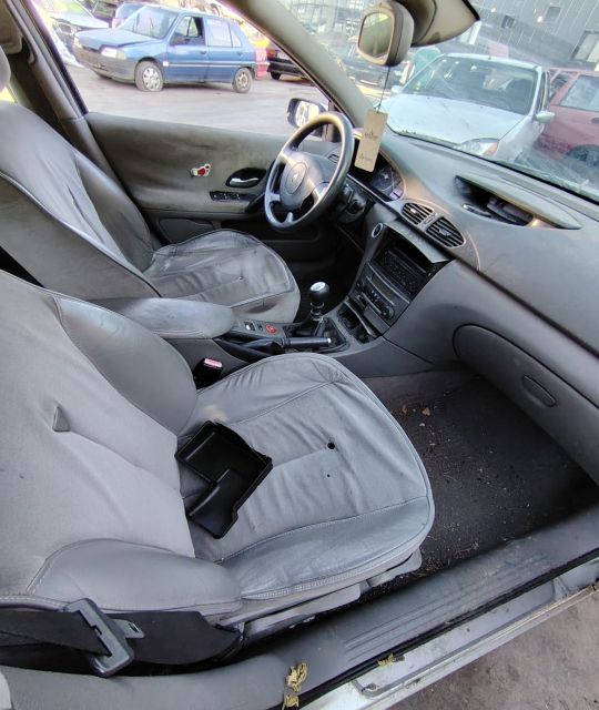 Bara fata Renault Laguna 2002 1.9 DCi MT (120 hp)
