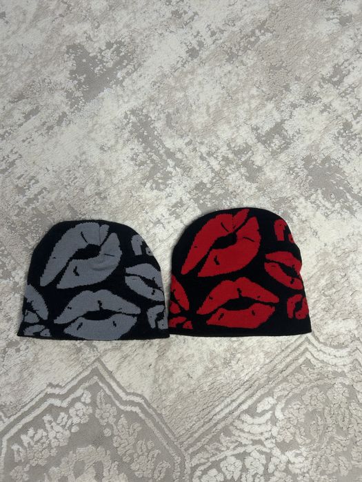 Шапка.          .