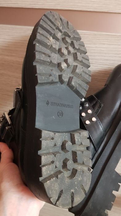 Ботинки женские Stradivarius 38р.