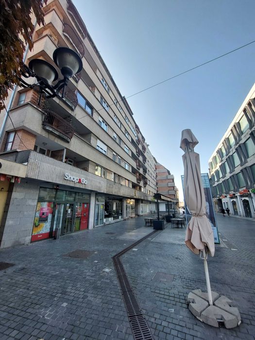 Inchiriez apartament 5 camere,Republicii pietonal, ultracentral