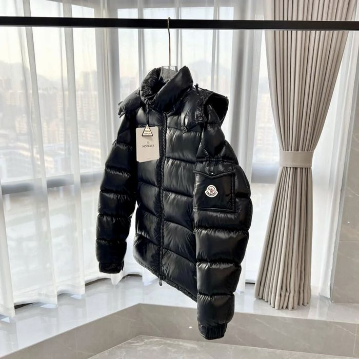 Moncler Maya cu puf de gasca si NFC scan