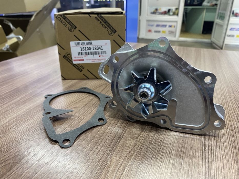 Помпа на Toyota Lexus Camry 2.4