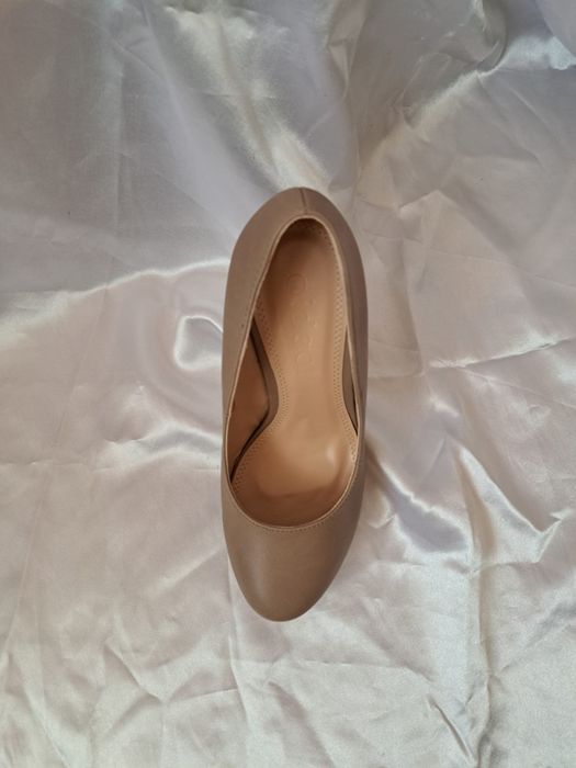 Pantofi bej inchis cu platformă