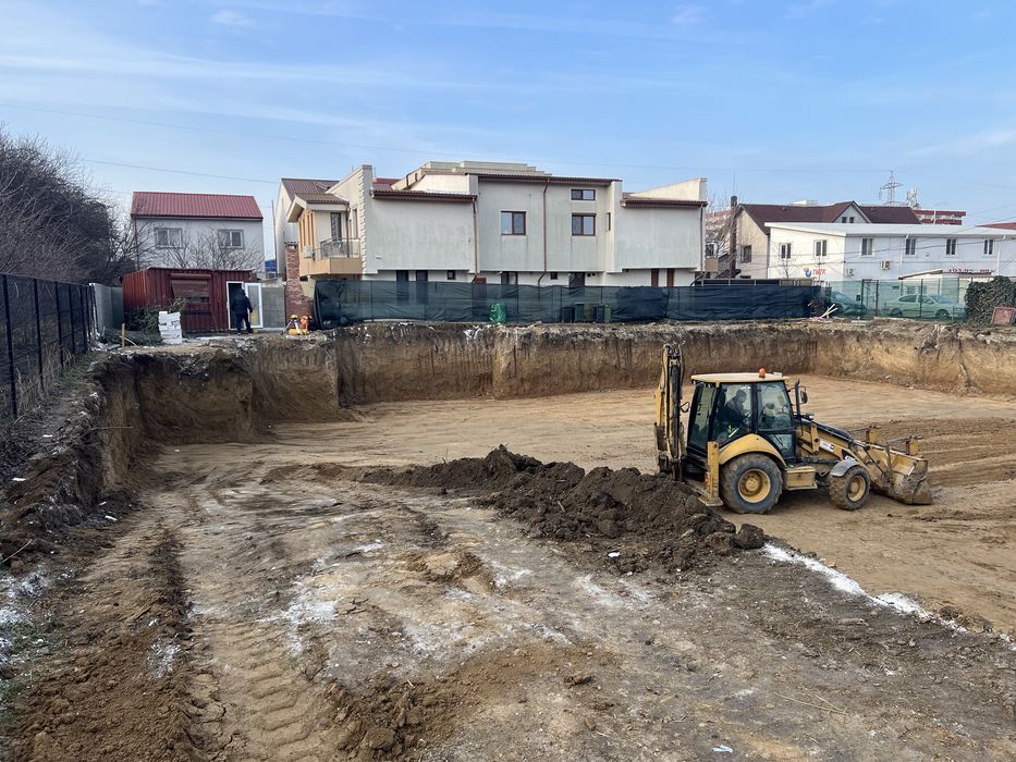 Inchiriez Excavator pe senile , Autobasculante 8x4