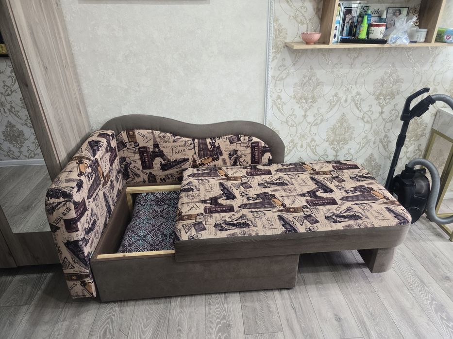 Продам недорого диван