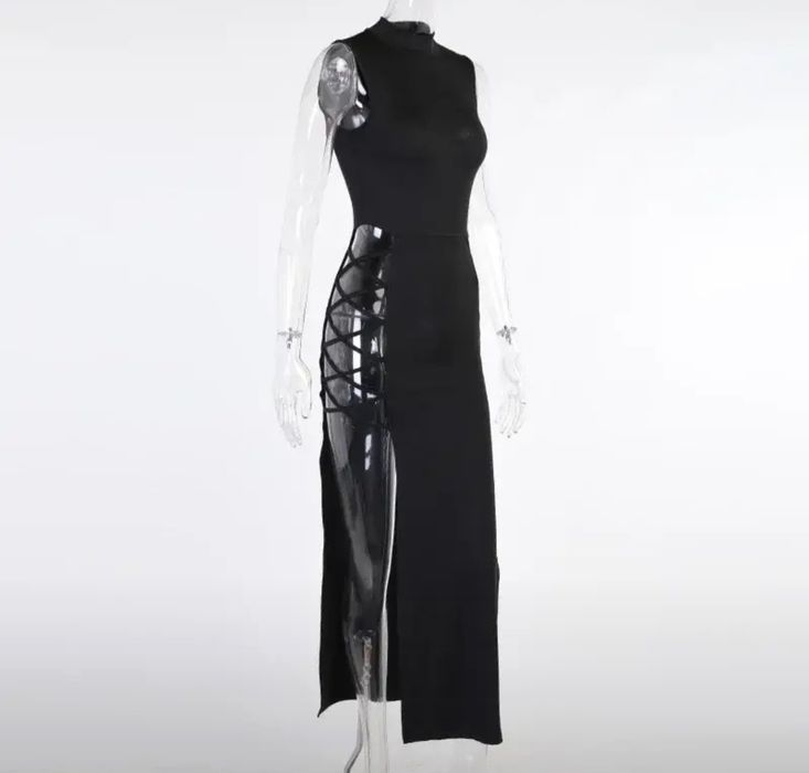 То самое платье с открытыми бёдрами