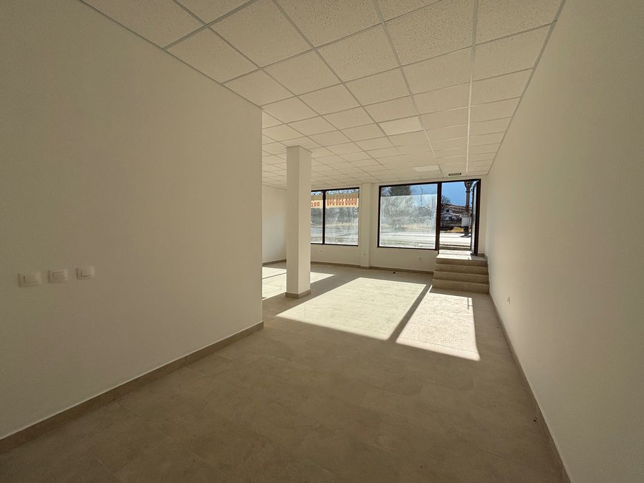 Дава се под наем Магазин в Банско - 81 кв.м за 400 € - Снимка #2