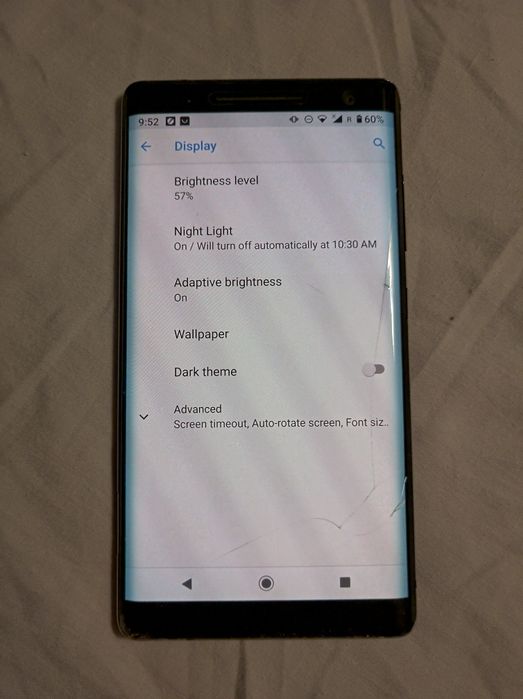 Nokia 8 Sirocco cu ecran crăpat ușor