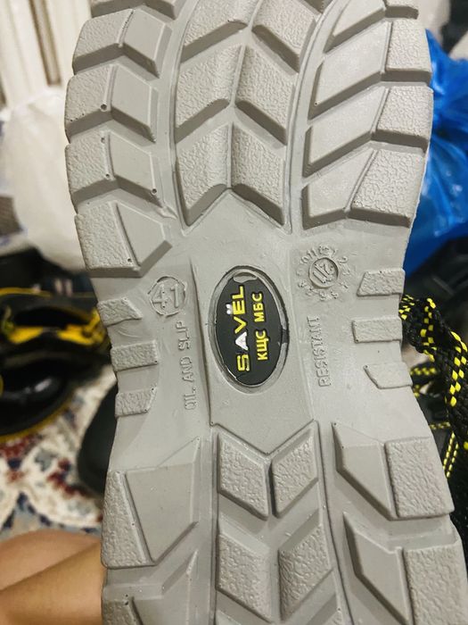 Продам ботинки