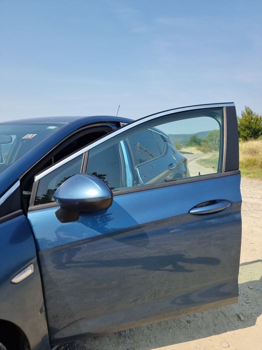 Dezmembrez  opel astra k