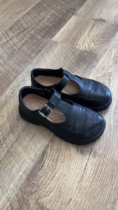 Продам детские туфли